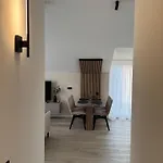 Ramu Ramu - Two-bedroom With Pool & Jacuzzi