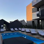 Ramu Ramu - Two-bedroom With Pool & Jacuzzi *