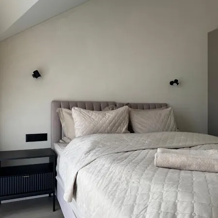 Ramu Ramu - Two-bedroom With Pool & Jacuzzi Apartment